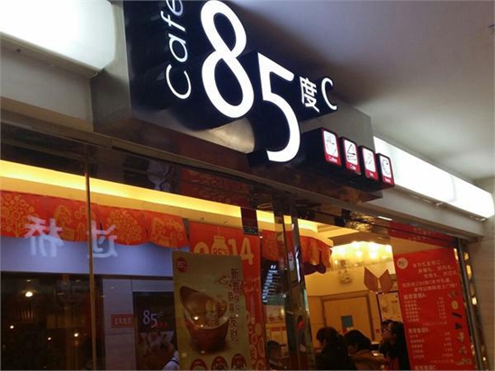 85°C 迎星巴克而上，勇气何来？|餐饮界