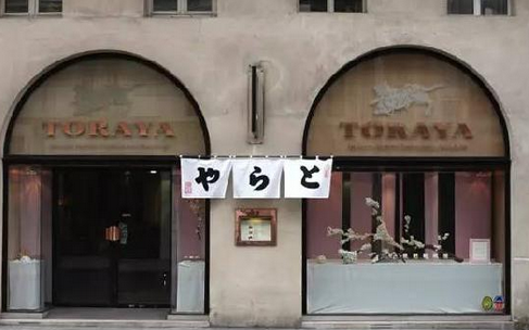 日本小吃店如何做大做强？我们发现了两种完全不同的方法