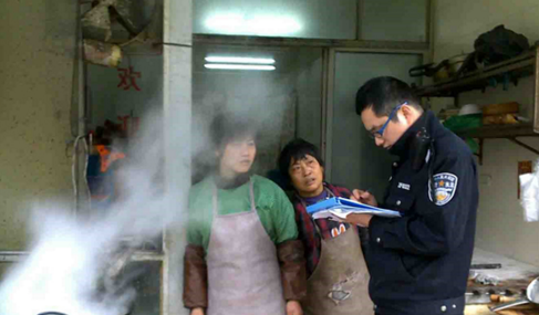 整改不达标不配合 成都三餐饮店被勒令清场 来源：成都晚报      2017-07-26 10:57      805