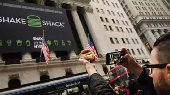 美国汉堡网红“Shake Shack”要来上海开店了，不过要等到2019年