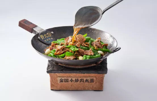 一盘辣椒炒肉，能撑起费大厨的“出湘记”吗？