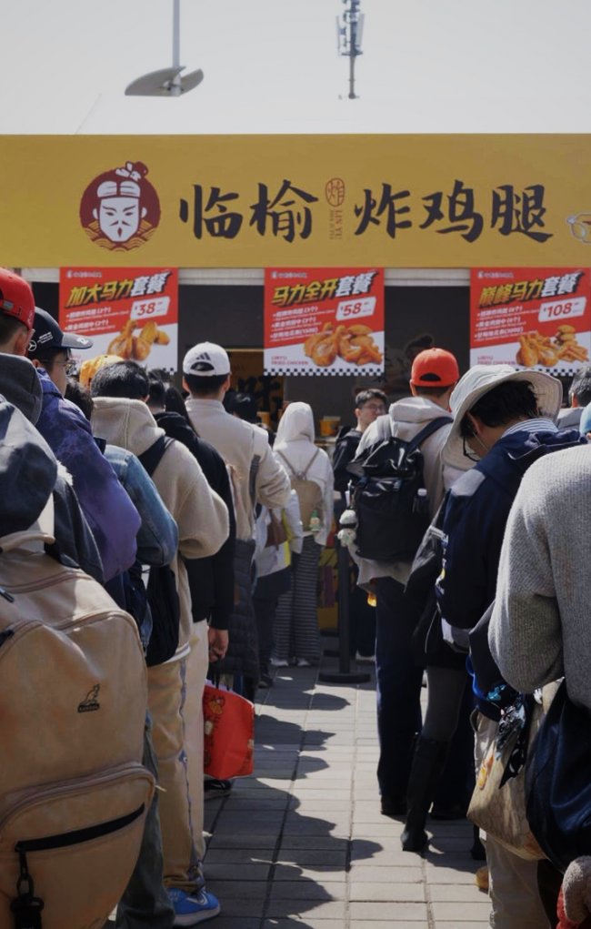 中式美食亮相F1赛场，“最佳观赛搭子”临榆炸鸡腿三天卖出三万个鸡腿