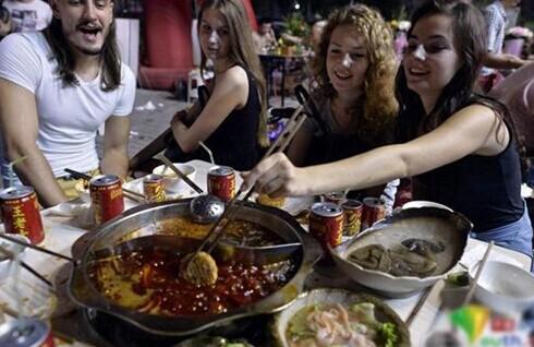 火锅当选国民美食，“她经济”成重头戏|餐饮界