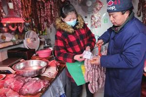 年近了 肉店老板加班制作“舌尖上的年夜饭”|餐饮界